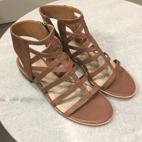 isola genesis sandal